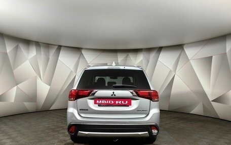Mitsubishi Outlander III рестайлинг 3, 2018 год, 1 973 000 рублей, 8 фотография