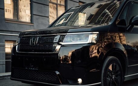 Honda Stepwgn, 2022 год, 2 250 000 рублей, 2 фотография