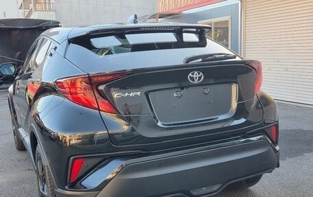 Toyota C-HR I рестайлинг, 2023 год, 1 825 000 рублей, 5 фотография