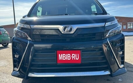 Toyota Voxy III, 2018 год, 2 790 000 рублей, 1 фотография