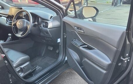 Toyota C-HR I рестайлинг, 2023 год, 1 825 000 рублей, 8 фотография