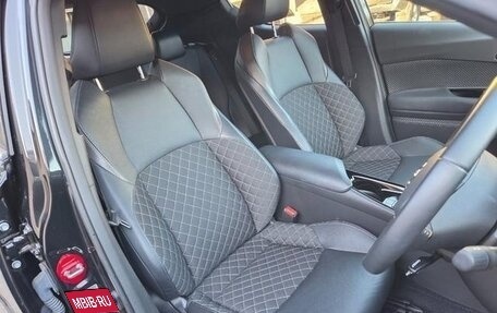 Toyota C-HR I рестайлинг, 2023 год, 1 825 000 рублей, 9 фотография