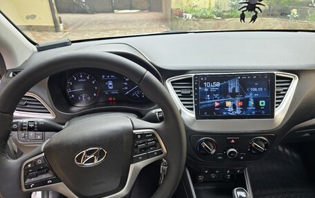 Hyundai Solaris II рестайлинг, 2019 год, 1 300 000 рублей, 3 фотография