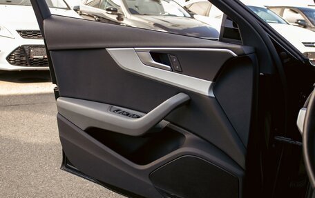 Audi A4, 2019 год, 1 995 000 рублей, 12 фотография