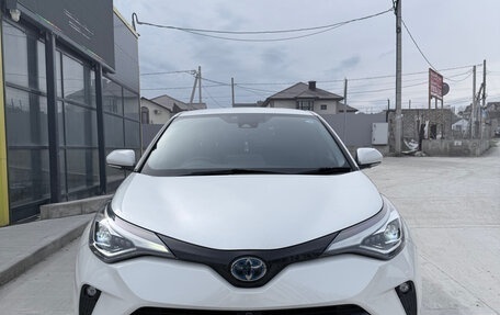 Toyota C-HR I рестайлинг, 2020 год, 3 000 000 рублей, 2 фотография