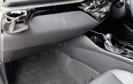 Toyota C-HR I рестайлинг, 2020 год, 3 000 000 рублей, 14 фотография