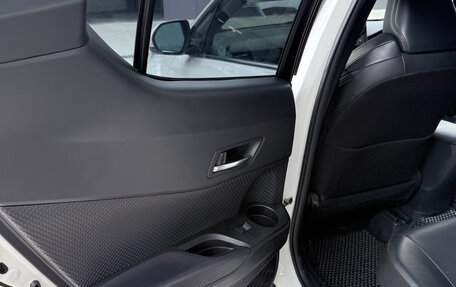 Toyota C-HR I рестайлинг, 2020 год, 3 000 000 рублей, 19 фотография