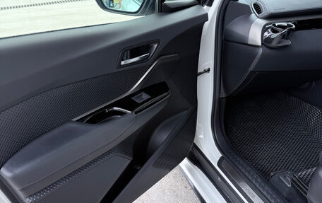 Toyota C-HR I рестайлинг, 2020 год, 3 000 000 рублей, 24 фотография