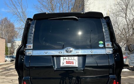 Toyota Voxy III, 2018 год, 2 790 000 рублей, 7 фотография