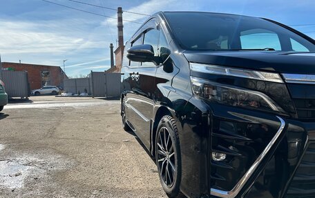 Toyota Voxy III, 2018 год, 2 790 000 рублей, 5 фотография