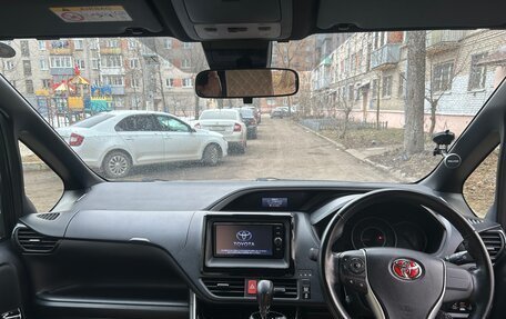 Toyota Voxy III, 2018 год, 2 790 000 рублей, 9 фотография