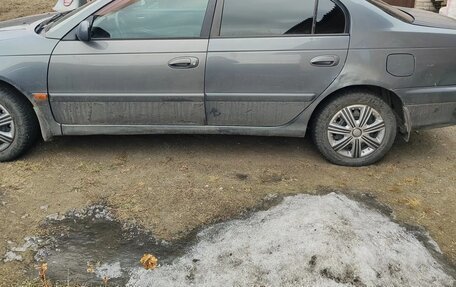 Toyota Avensis III рестайлинг, 2001 год, 265 000 рублей, 4 фотография