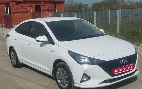 Hyundai Solaris II рестайлинг, 2021 год, 1 480 000 рублей, 1 фотография