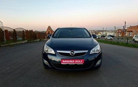 Opel Astra J, 2010 год, 680 000 рублей, 1 фотография
