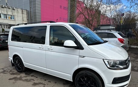 Volkswagen Caravelle T6 рестайлинг, 2017 год, 3 200 000 рублей, 1 фотография