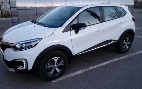 Renault Kaptur I рестайлинг, 2019 год, 1 800 000 рублей, 1 фотография