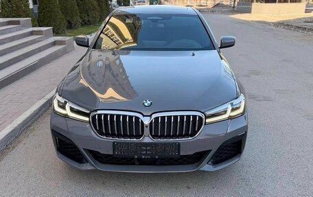 BMW 5 серия, 2022 год, 5 390 000 рублей, 2 фотография