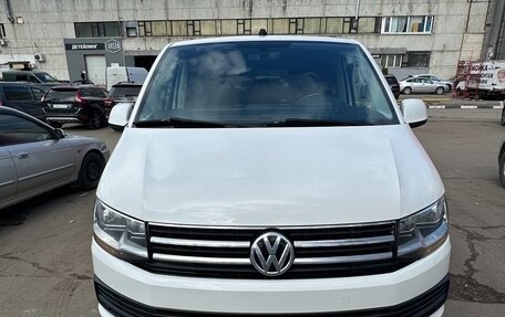 Volkswagen Caravelle T6 рестайлинг, 2017 год, 3 200 000 рублей, 2 фотография