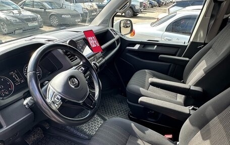 Volkswagen Caravelle T6 рестайлинг, 2017 год, 3 200 000 рублей, 11 фотография