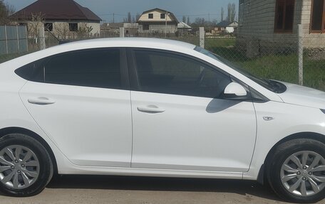 Hyundai Solaris II рестайлинг, 2021 год, 1 480 000 рублей, 4 фотография