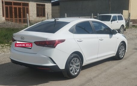 Hyundai Solaris II рестайлинг, 2021 год, 1 480 000 рублей, 5 фотография