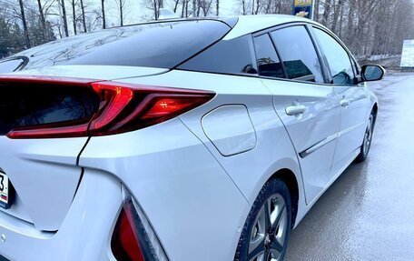 Toyota Prius IV XW50, 2017 год, 2 300 000 рублей, 9 фотография