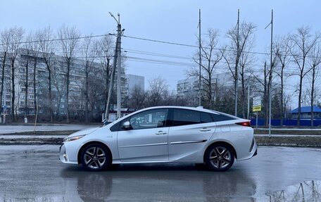 Toyota Prius IV XW50, 2017 год, 2 300 000 рублей, 7 фотография