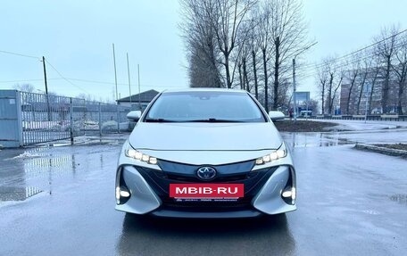 Toyota Prius IV XW50, 2017 год, 2 300 000 рублей, 11 фотография