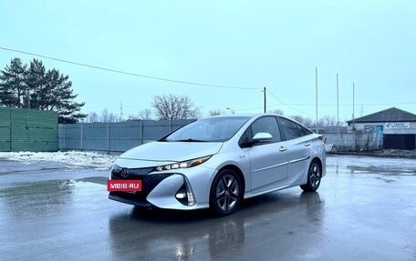 Toyota Prius IV XW50, 2017 год, 2 300 000 рублей, 6 фотография