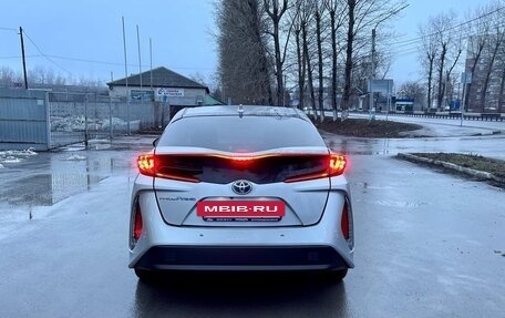 Toyota Prius IV XW50, 2017 год, 2 300 000 рублей, 5 фотография