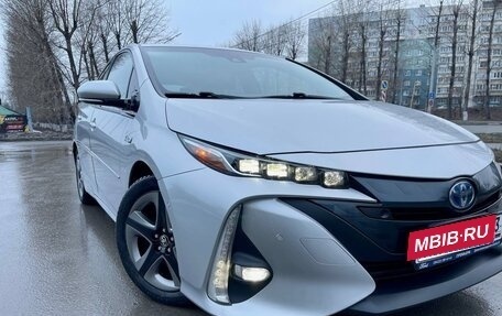 Toyota Prius IV XW50, 2017 год, 2 300 000 рублей, 12 фотография