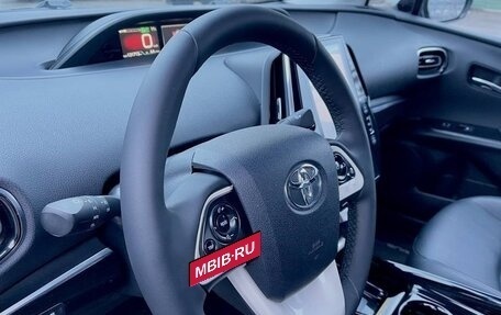 Toyota Prius IV XW50, 2017 год, 2 300 000 рублей, 14 фотография