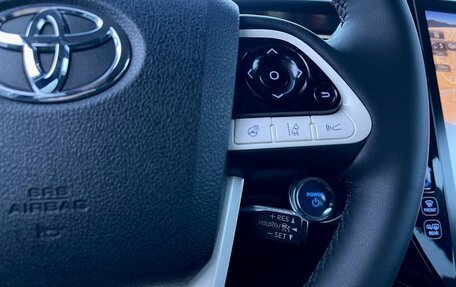 Toyota Prius IV XW50, 2017 год, 2 300 000 рублей, 16 фотография