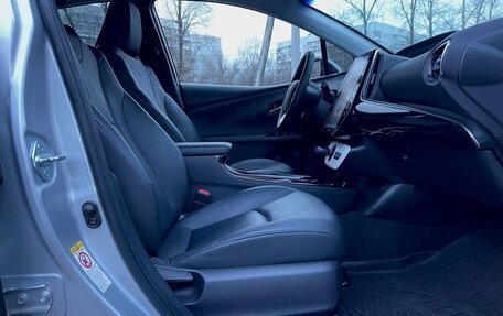 Toyota Prius IV XW50, 2017 год, 2 300 000 рублей, 17 фотография