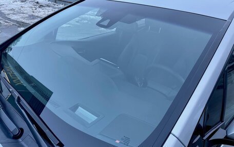 Toyota Prius IV XW50, 2017 год, 2 300 000 рублей, 20 фотография