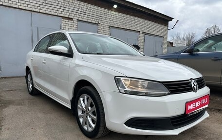 Volkswagen Jetta VI, 2013 год, 605 000 рублей, 2 фотография