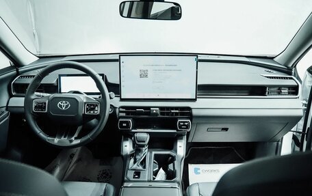 Toyota RAV4, 2025 год, 4 350 000 рублей, 19 фотография