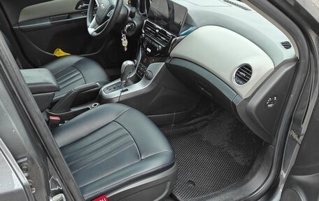 Chevrolet Cruze II, 2011 год, 820 000 рублей, 7 фотография