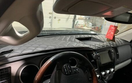 Toyota Sequoia II рестайлинг, 2011 год, 3 050 000 рублей, 4 фотография