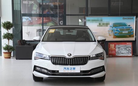Skoda Superb III рестайлинг, 2025 год, 3 230 000 рублей, 2 фотография