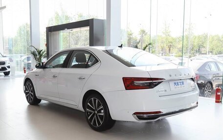 Skoda Superb III рестайлинг, 2025 год, 3 230 000 рублей, 4 фотография