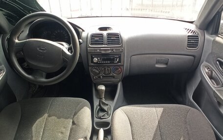 Hyundai Accent II, 2004 год, 185 000 рублей, 13 фотография