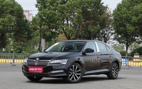 Skoda Superb III рестайлинг, 2025 год, 3 230 000 рублей, 1 фотография
