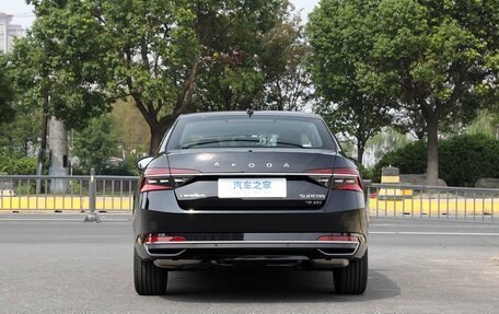 Skoda Superb III рестайлинг, 2025 год, 3 230 000 рублей, 4 фотография