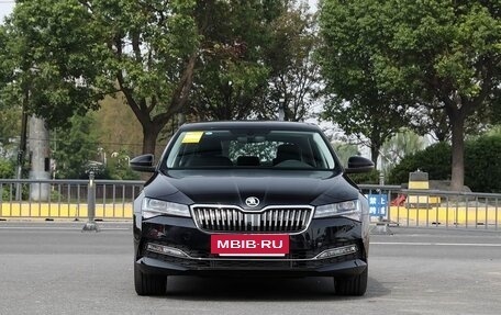 Skoda Superb III рестайлинг, 2025 год, 3 230 000 рублей, 2 фотография