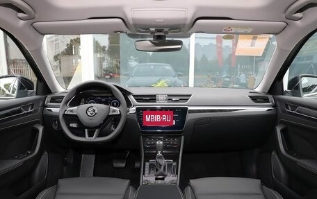 Skoda Superb III рестайлинг, 2025 год, 3 230 000 рублей, 6 фотография