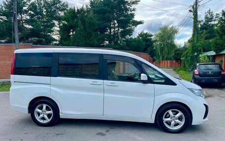 Honda Stepwgn IV, 2017 год, 1 600 000 рублей, 2 фотография