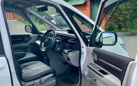 Honda Stepwgn IV, 2017 год, 1 600 000 рублей, 14 фотография