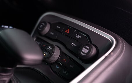 Dodge Challenger III рестайлинг 2, 2019 год, 3 770 000 рублей, 18 фотография