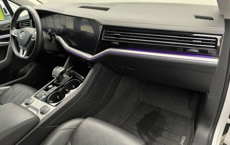 Volkswagen Touareg III, 2019 год, 4 934 400 рублей, 21 фотография